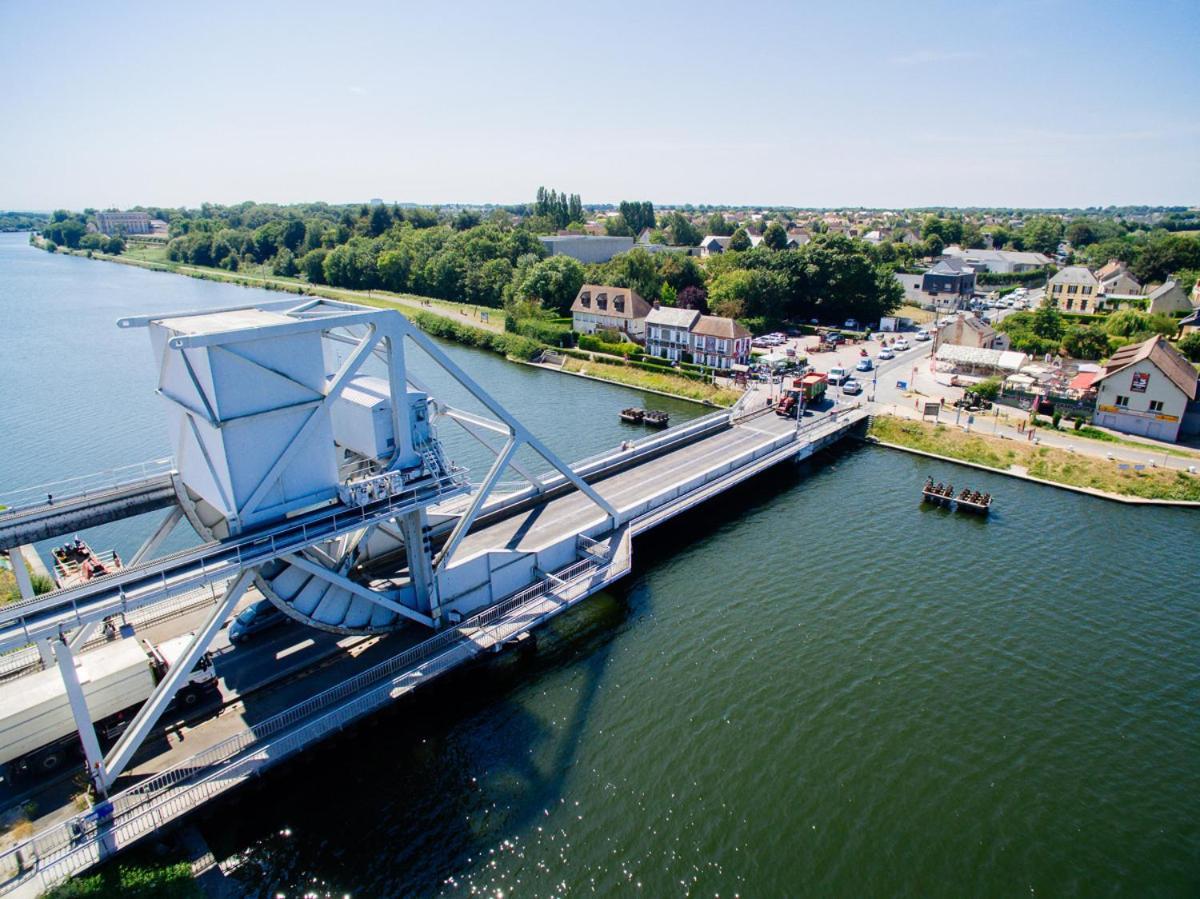 Maison Au Pegasus Bridge & Proche Plage Benouville  Bagian luar foto